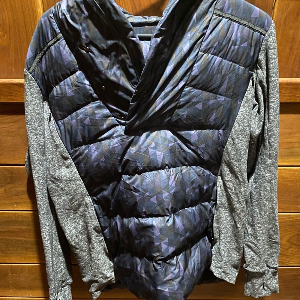 Geometric Patterned Puffer Jacket Lululemon Size … - image 1